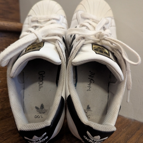 Adidas Superstar Shoes - White and Black Leather Unisex M6/W7 - Picture 15 of 17